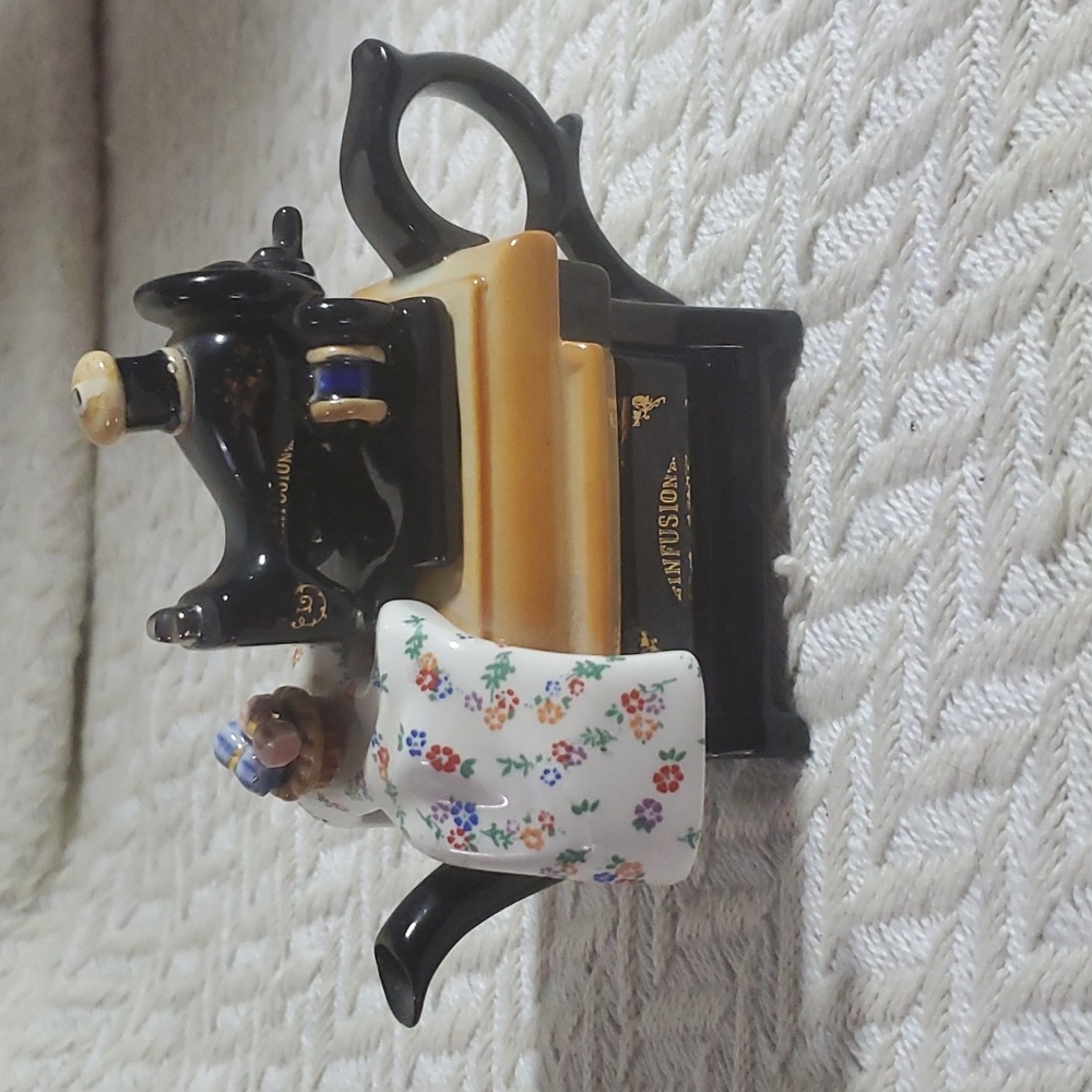 Vintage Cardew Mini "Infusion" Sewing Machine Teapot